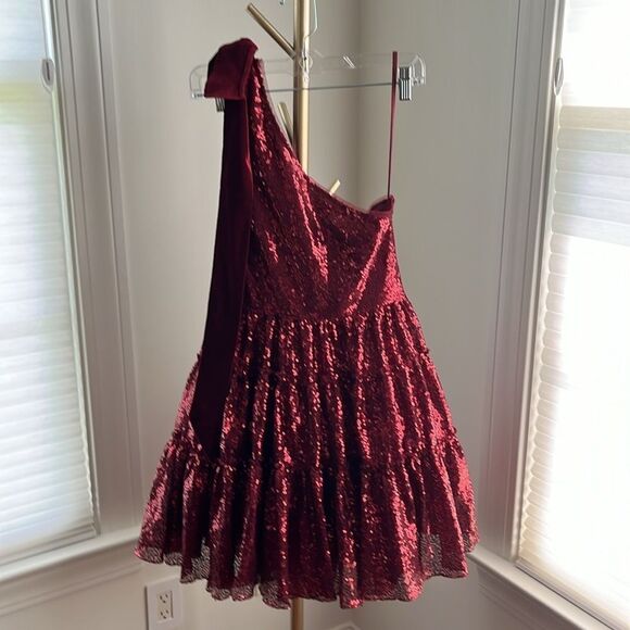 Geisha Designs One-Shoulder Fit & Flare Sequin Mini Dress Paras and Shalini 6 - Picture 9 of 9